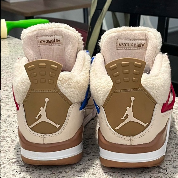 Jordan 4 Retro "Wild Things" sneakers. Gently worn and in great condition. - Picture 7 of 8